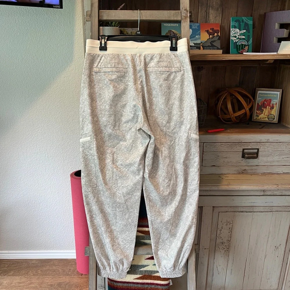 Athleta women’s printed venture pant size 6 - Picture 6 of 12
